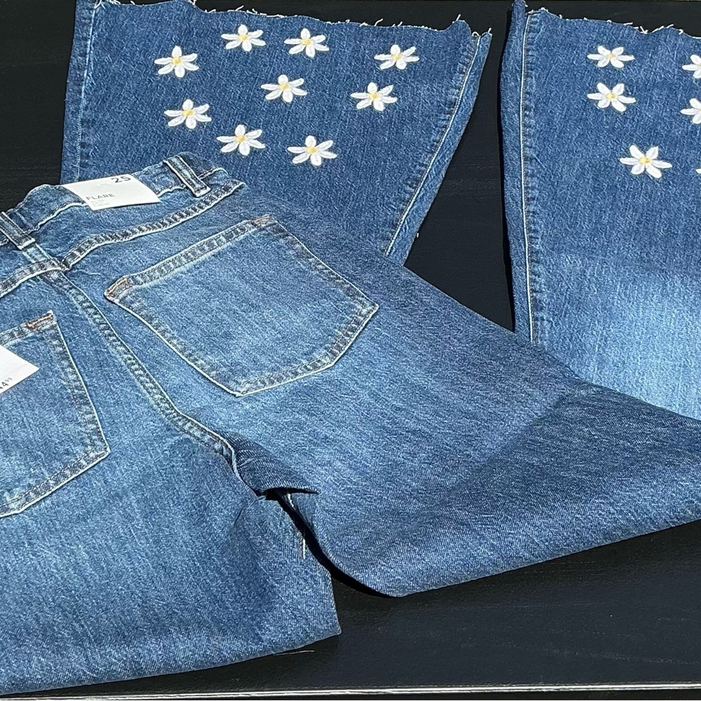 Forever 21 Flair Denim Jeans - Picture 6 of 6